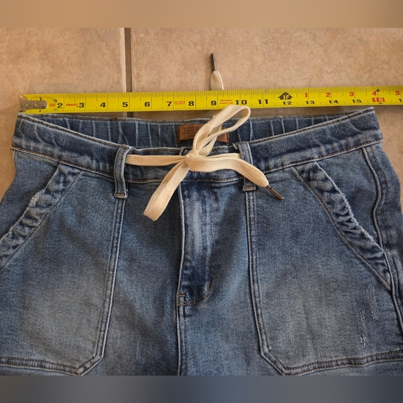 Cuff Jogger Denim Shorts - Picture 4 of 5